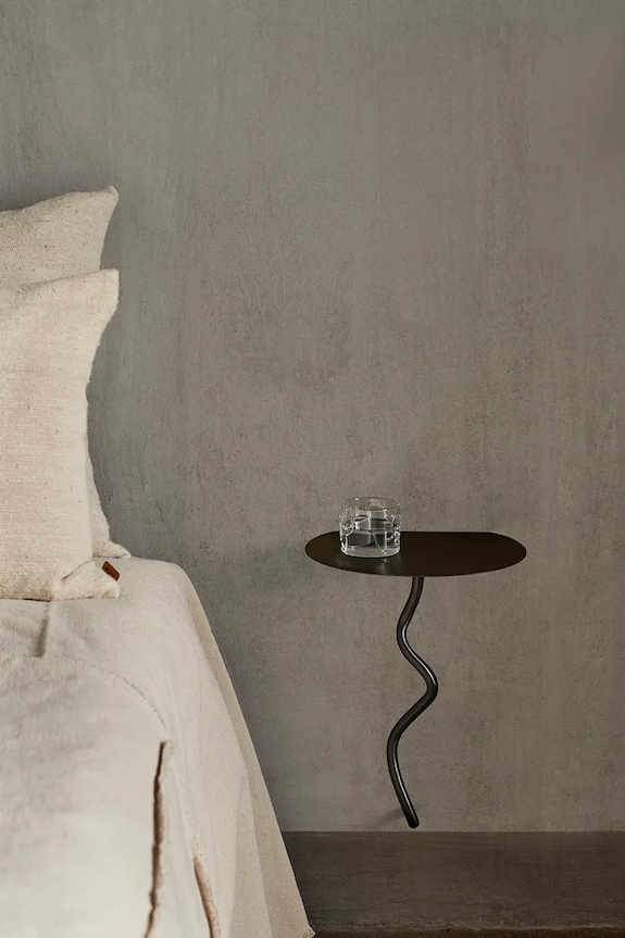 Obývacia izba a spálňa Nástenný stôl ferm LIVING Curvature 1104267227 čierna