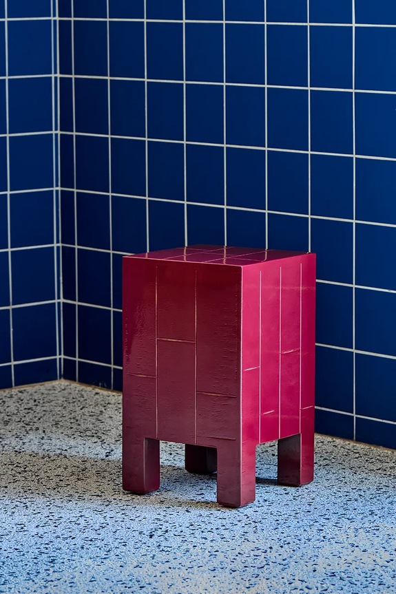 Stolík House Doctor HDBrick 30 x 50,5 x 30 cm 900000118 burgundské AA00