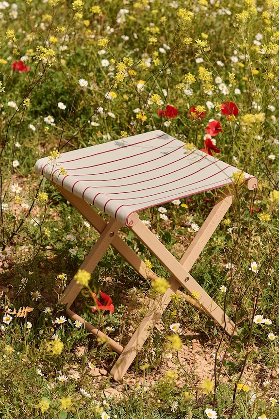 HAY stołek z drewna bukowego 46 x 40 x 37 cm AE971.E863 czerwony