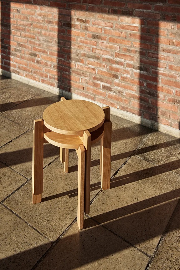 Hübsch stołek drewniany 45 x42 cm 881601 brązowy AA00