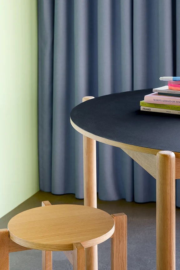 Hübsch stołek drewniany 45 x42 cm 881601