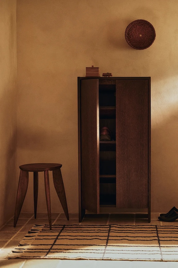 Ferm Living stolík z orechového dreva 45 x 42 x 42 cm 1104273157 hnedá AA00