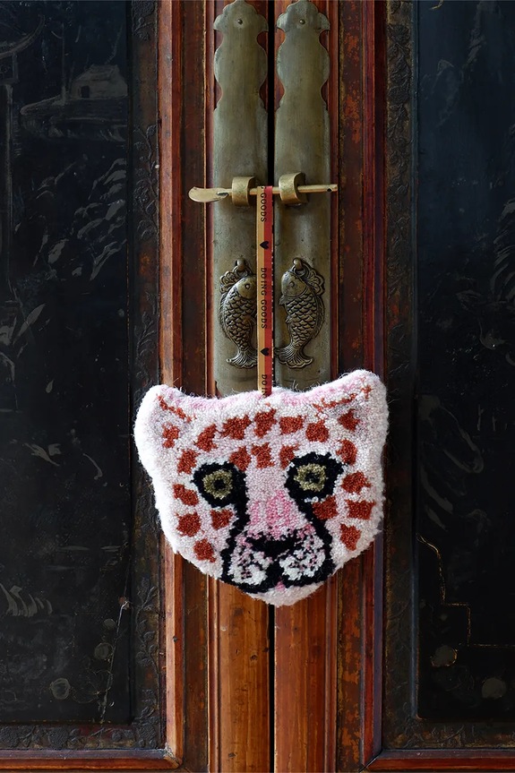 Doing Goods decoratiune de perete Pinky Leopard 20 x 22 x 2 cm multicolor 1.45.10.038.030.3