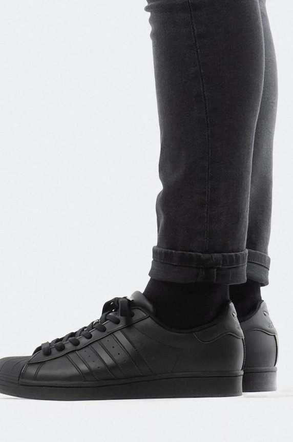 adidas Originals sneakersy skórzane Superstar EG4957 czarny AW20