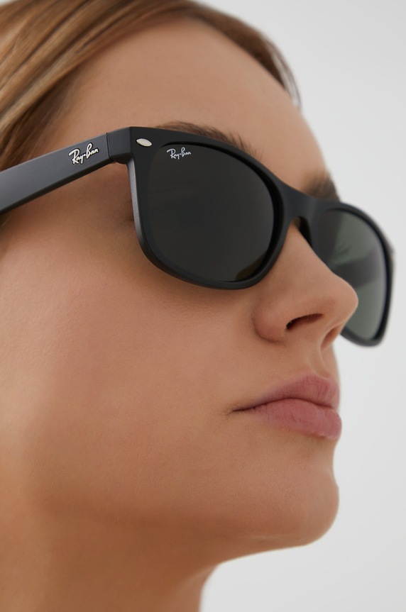 Ray-Ban očala 0RB2132.622.58 črna