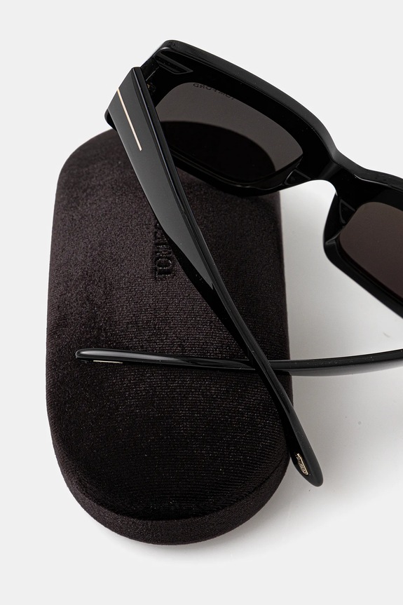 Солнцезащитные очки Tom Ford Brigitta чёрный FT1188.5001A