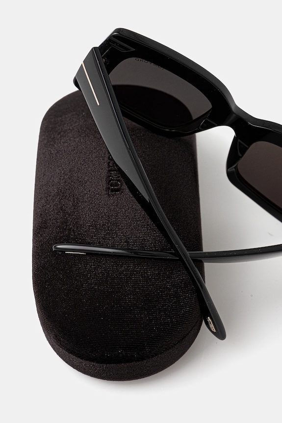 Солнцезащитные очки Tom Ford Brigitta чёрный FT1188.5001A