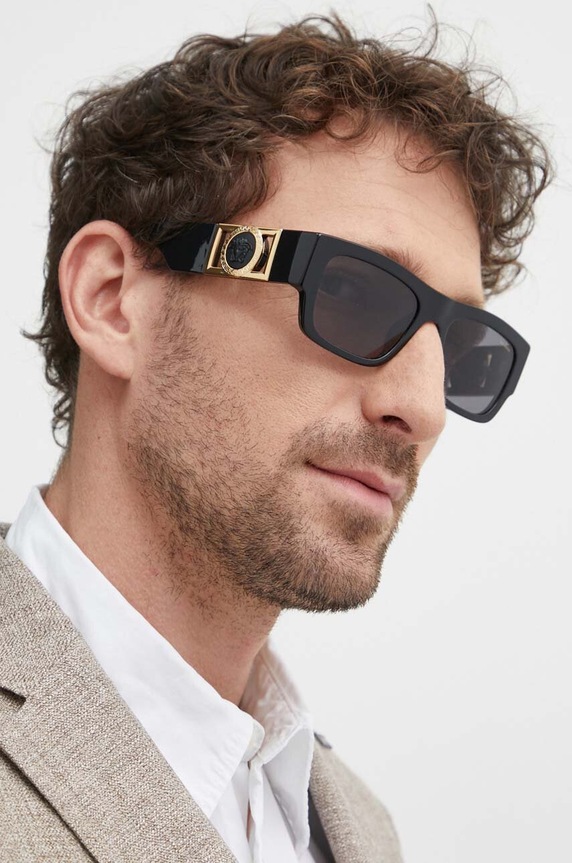 Сонцезахисні окуляри Versace однотонна з деталлю чорний 0VE4416U.GB1.81