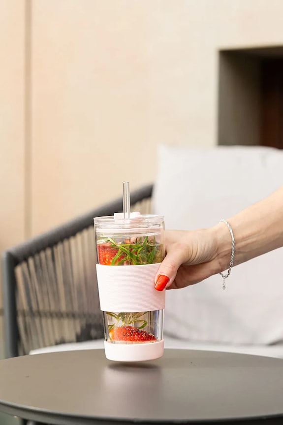 Vialli Design kubek ze słomką Fuori 600 ml 30411