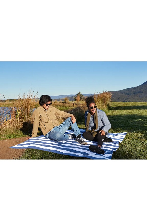 Odeja za piknik Dock & Bay Whitsunday Blue 170 x 170 cm PICNIC.CAB.LG.NAVY