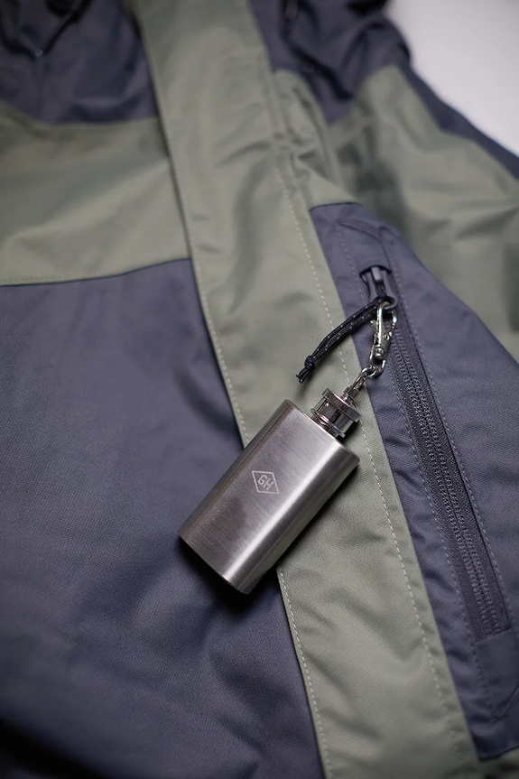 Gentlemen's Hardware kulcstartó flaskával Mini Hip Flask 28 ml szürke GEN806UK