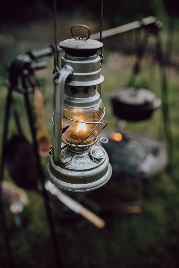 Decor Petrolejová lampa Feuerhand Hurricane Lantern 276 25,5 x 15,5 cm 276.ZINK sivá
