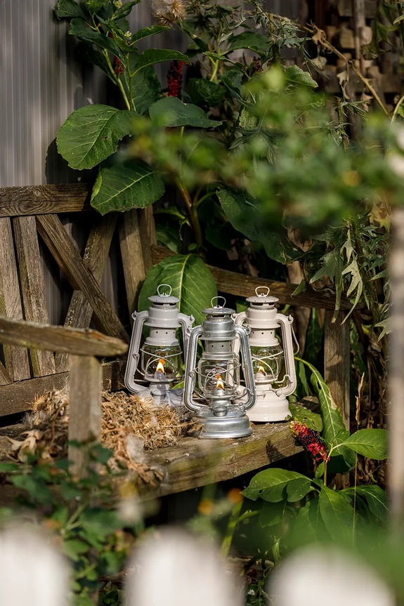 Petrolejová lampa Feuerhand Hurricane Lantern 276 25,5 x 15,5 cm 276.ZINK sivá