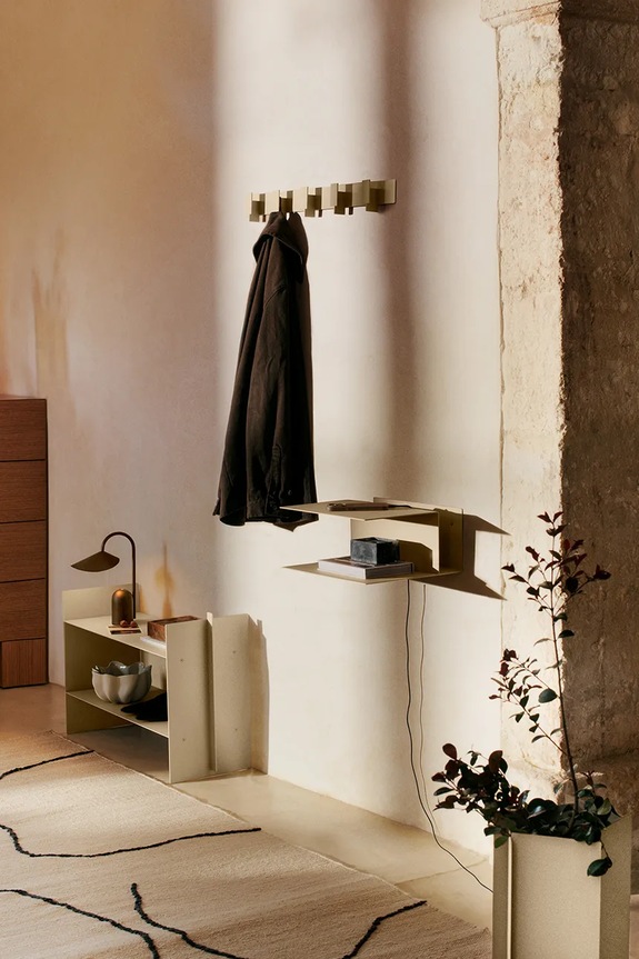 Salon i sypialnia ferm LIVING wieszak ścienny Lager Coat Rack 1104270761 beżowy