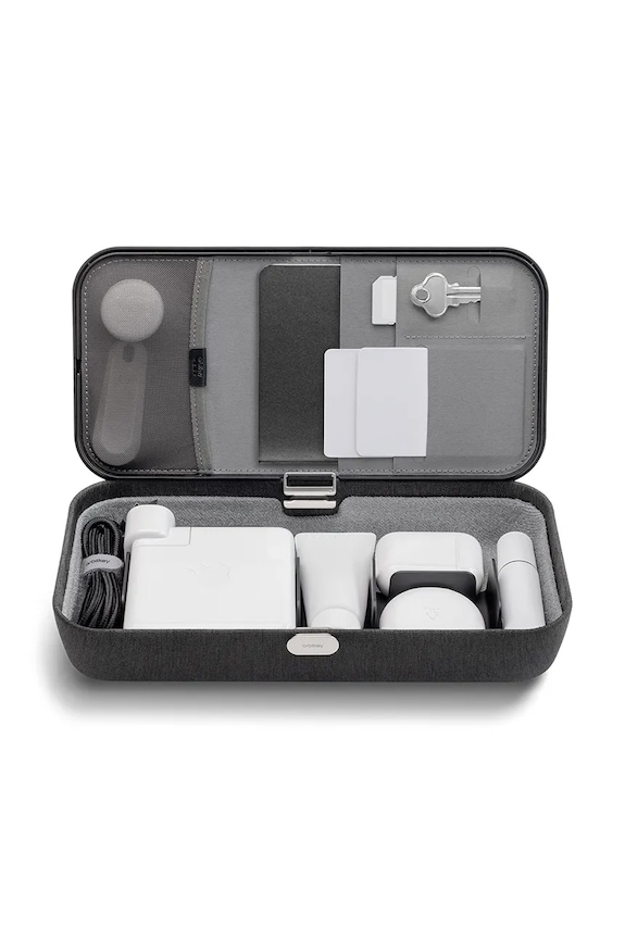 Prenosný kancelársky organizér s funkciou bezdrôtového nabíjania Orbitkey Nest v2 24 x 12 x 5 cm WNS2.BLK.104 čierna AA00