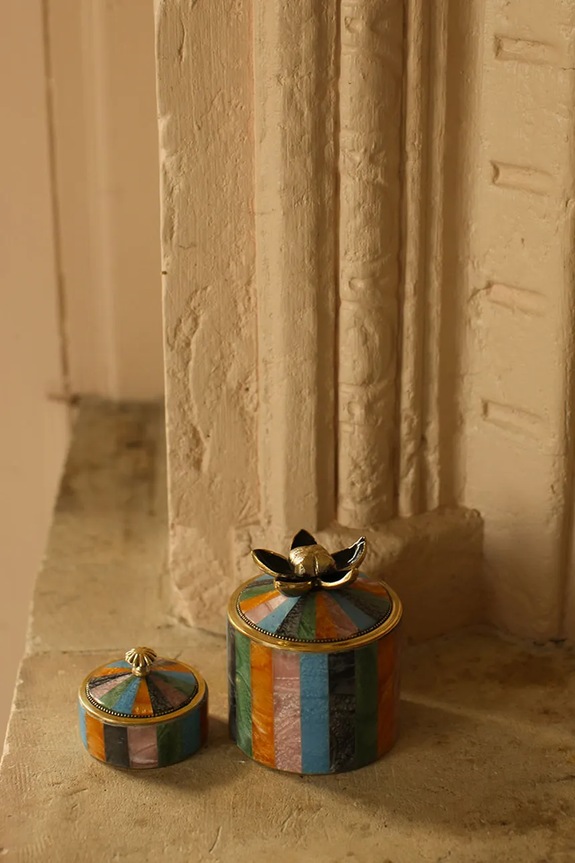 Dnevna soba in spalnica Škatla s pokrovom Doing Goods Liv Circus 11,5 x 9 x 9 cm 1.20.21.049.099.4 rumena
