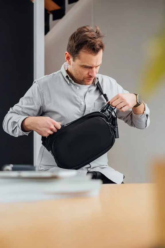 Orbitkey válltáska Sling Plus 6 L BUP1.BLK.109