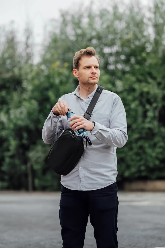 Orbitkey válltáska Sling Plus 6 L BUP1.BLK.109