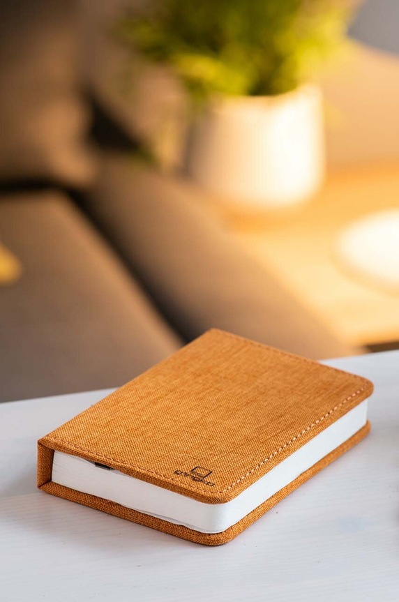 Obývací pokoj a ložnice LED lampa Gingko Design Mini Smart Book Light GK12F.OE8 oranžová