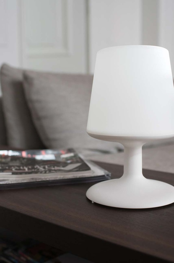 Koziol lampada da tavolo wireless 3799525 bianco AA00