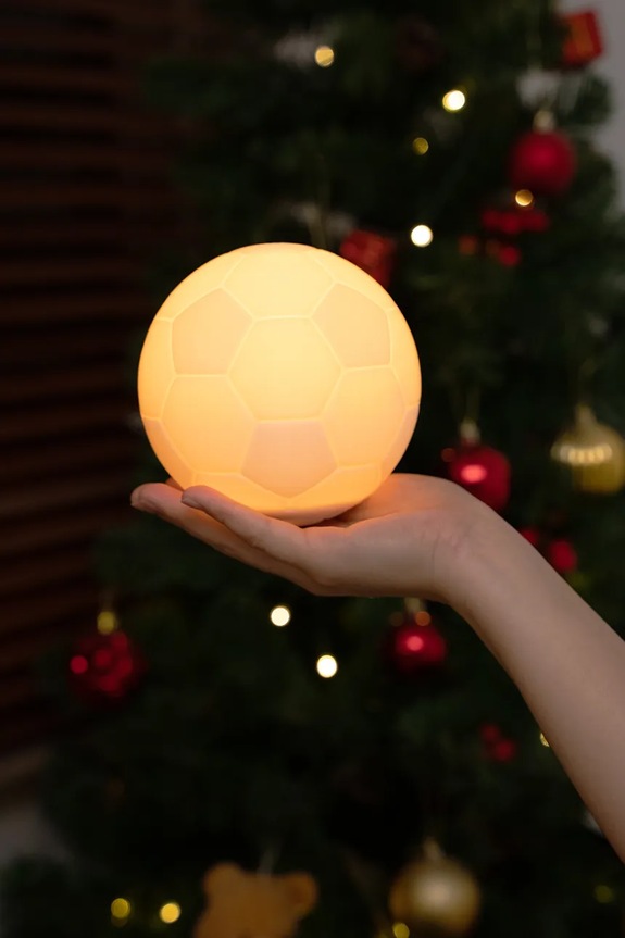 Led dekorácia Gingko Design Mini Smart Football G066M.WT