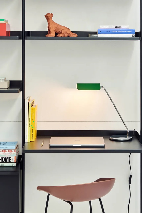 Obývacia izba a spálňa Stolná lampa HAY Apex 16 x 38,8 x 38 cm AD344.A687 zelená