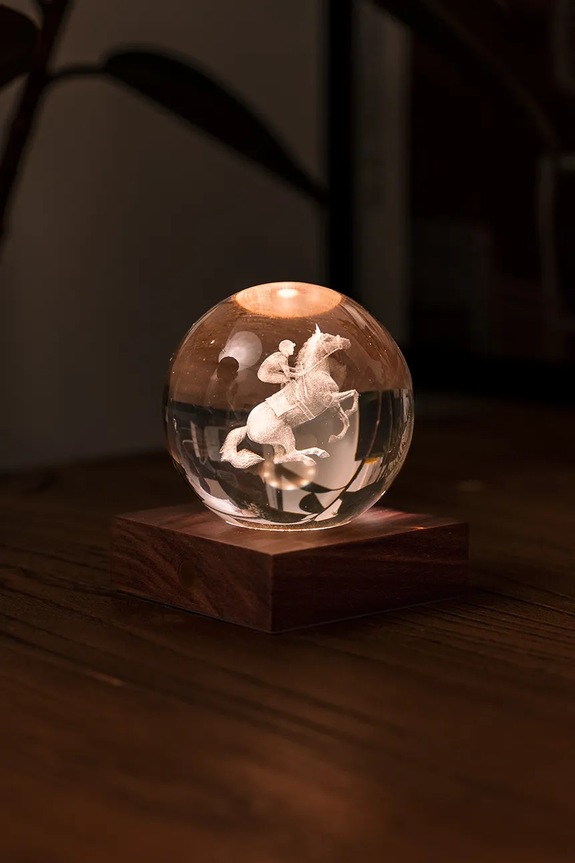 Obývacia izba a spálňa Bezdrôtová led stolná lampa Gingko Design Amber Crystal Light 9,5 x 8 cm G025HR hnedá