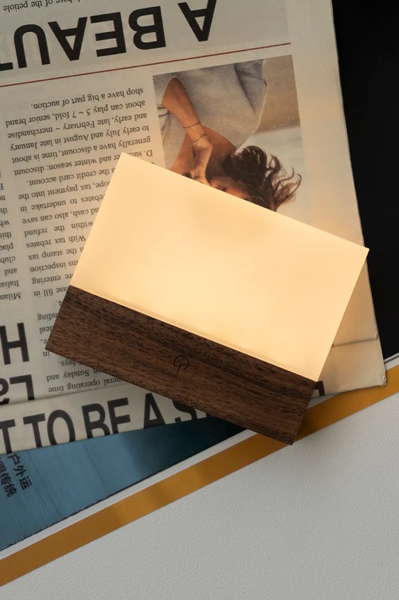 Гостиная и спальня Gingko Design настольная лампа LED из орехового дерева 8 x 2,5 x 6,6 cm G082WT коричневый