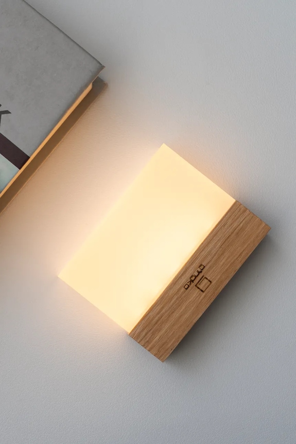 Gingko Design настольная лампа LED из орехового дерева 8 x 2,5 x 6,6 cm бежевый G082AH
