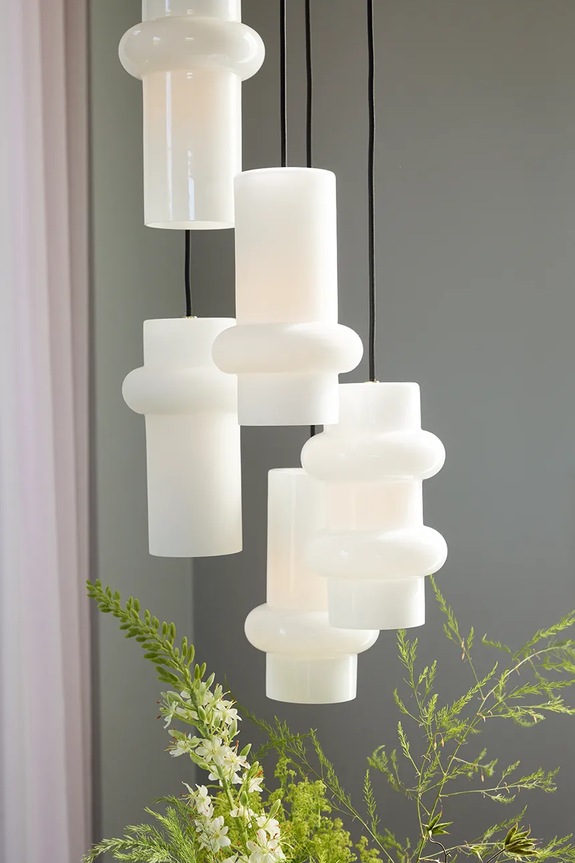 Obývacia izba a spálňa Hübsch závesná lampa z mliečneho skla 15 x25 cm 962111 biela