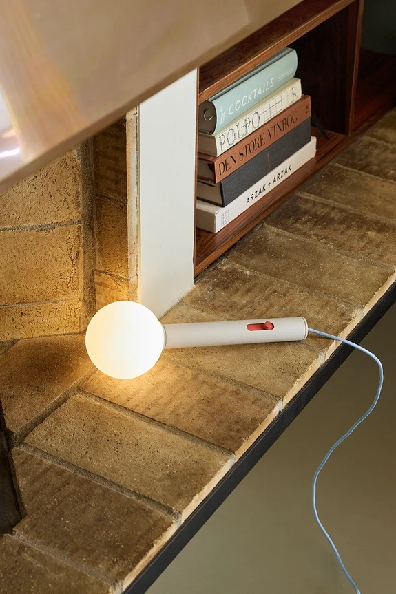 Obývacia izba a spálňa Hübsch lampa nástenná zo železa 10 x 30 cm 962123 biela