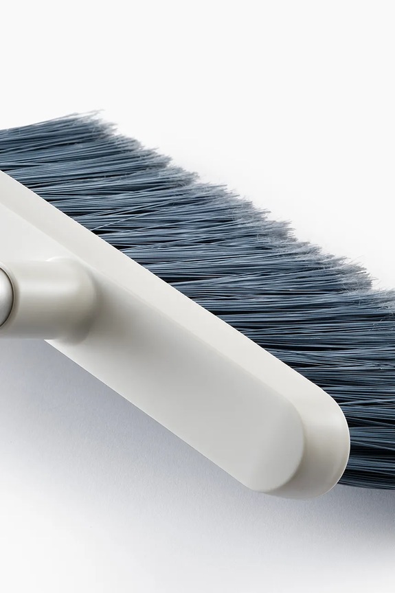 Nástenná nastaviteľná metla na zametanie Joseph Joseph Cleantech 94 x 26 cm béžová 65008