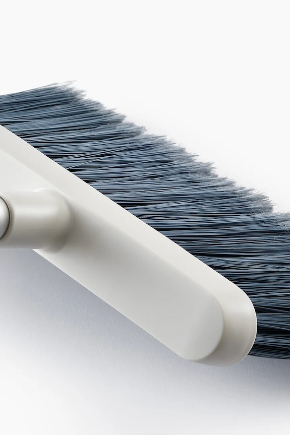 Nástenná nastaviteľná metla na zametanie Joseph Joseph Cleantech 94 x 26 cm béžová 65008