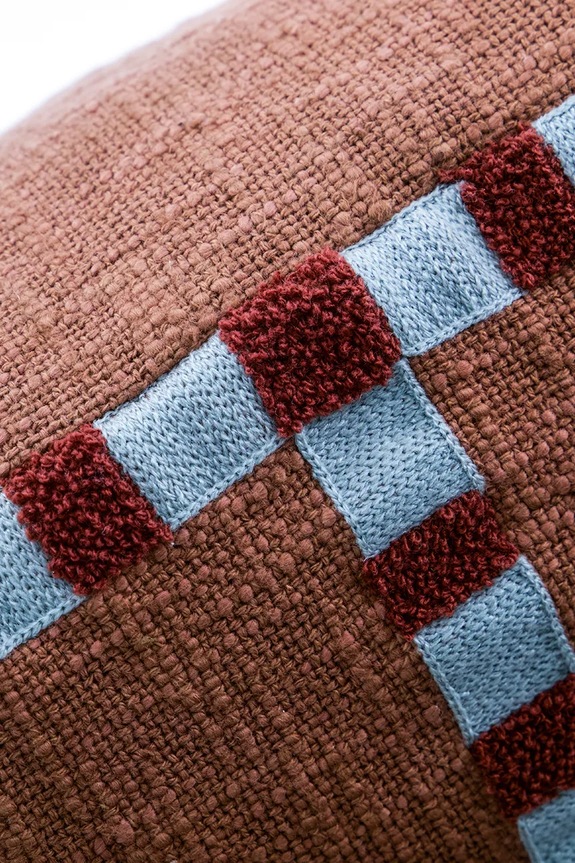 House Doctor dekoratív pamut párnahuzat HDCross 50 x 50 cm többszínű 900000156