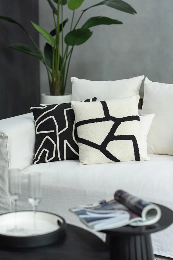 J-Line pernă decorativă 43 x 43 cm alb 34172.