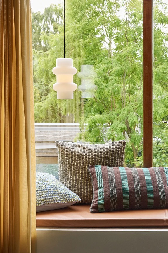 Hübsch poduszka dekoracyjna bawełniana 50 x 50 cm 702113 niebieski