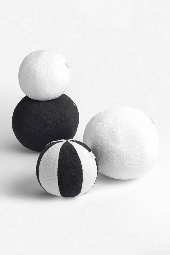 La Mania μαξιλάρι διακοσμητικό από πλαστικό 40 cm λευκό 5905549435861