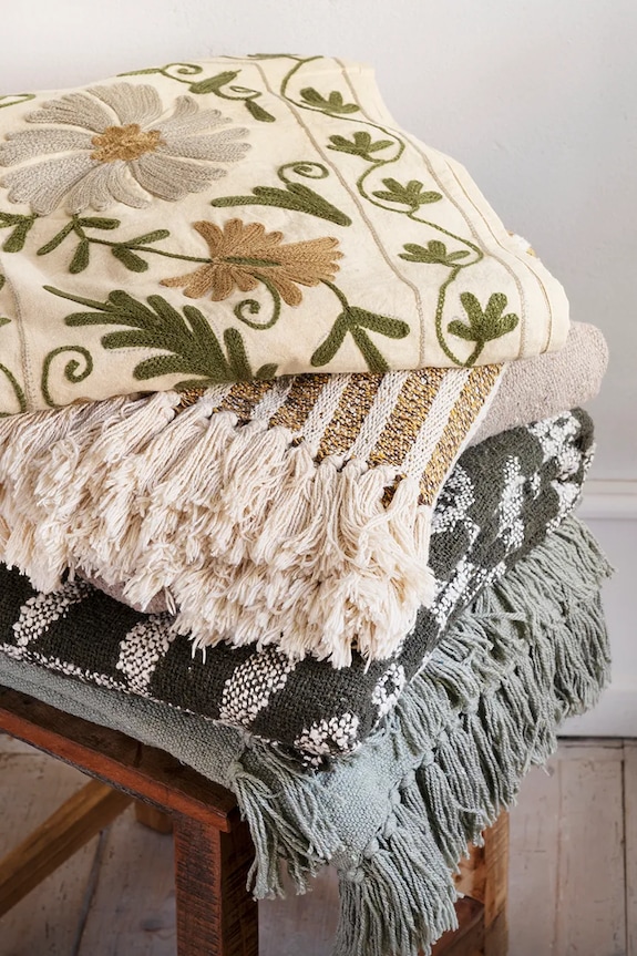 Dnevni boravak i spavaća soba Prekrivač Madam Stoltz 130 x 180 cm 1024.03A šarena