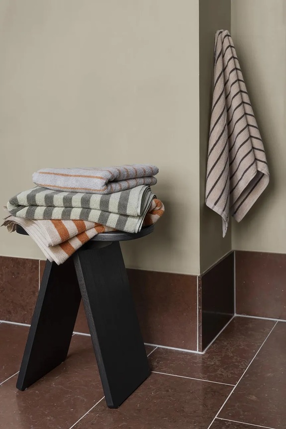 Łazienka Blomus średni ręcznik bawełniany ARTO, 70 x 140 cm B67341 beżowy