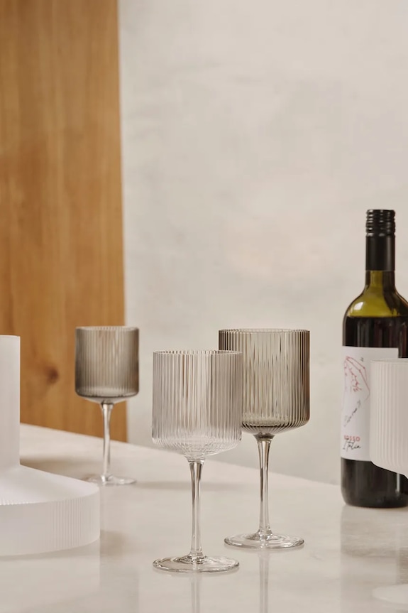 Sada pohárov na víno ferm LIVING Ripple 260 ml 2-pak 1104270096 čierna AA00