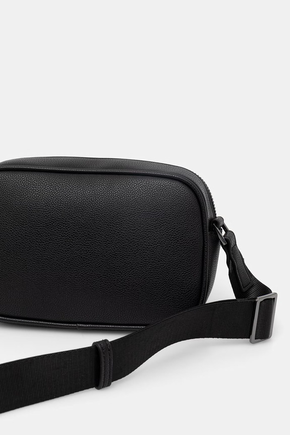 Akcesoria Armani Exchange saszetka na ramię męska z imitacji skóry XM002583.AF22651.NOS czarny