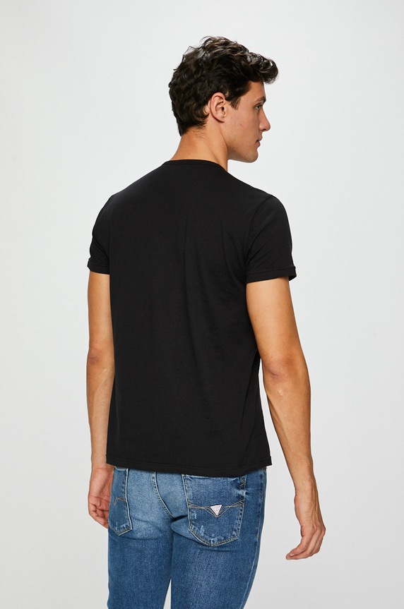 Oblečenie Emporio Armani - Pánske tričko 111647 čierna
