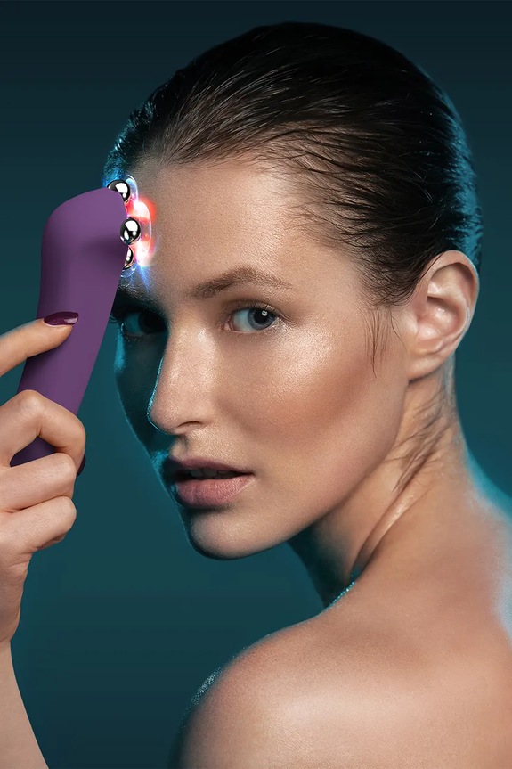 FOREO apparecchio per il modellamento del viso con led e doppio microcorrente FAQ 401 F0501 violetto