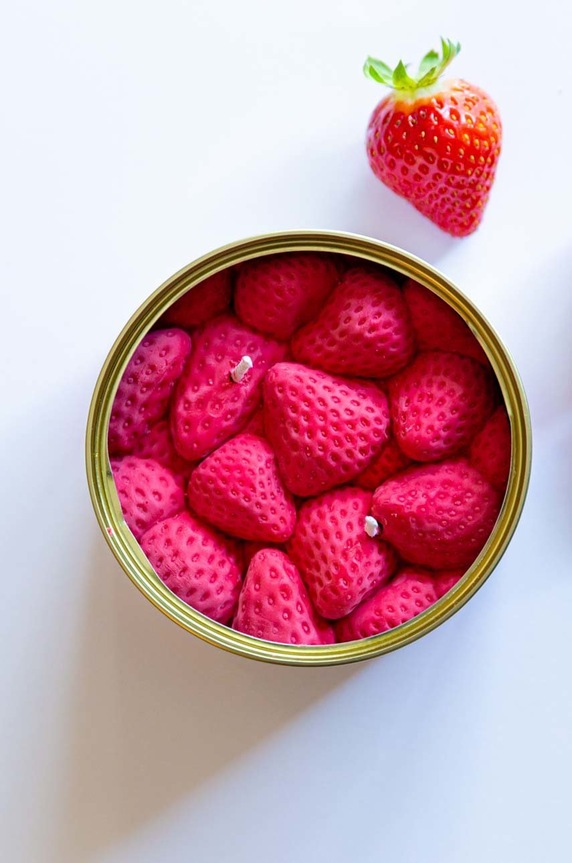 Vonná svíčka CandleCan Ripe Strawberries can.strawberries červená