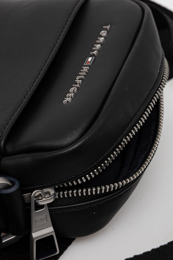 Tommy Hilfiger - Saszetka AM0AM01941. czarny