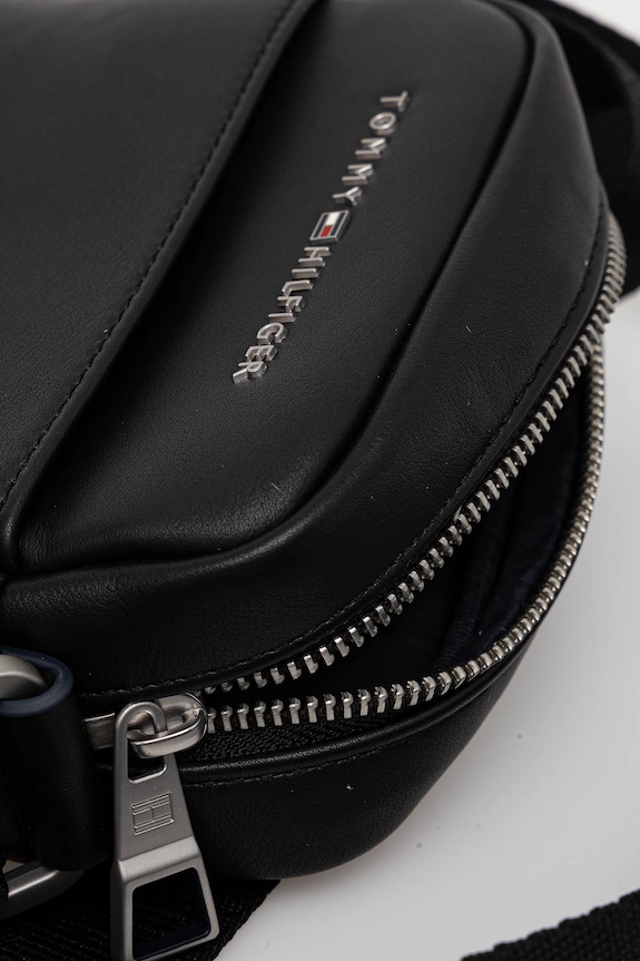 Tommy Hilfiger - Saszetka AM0AM01941. czarny