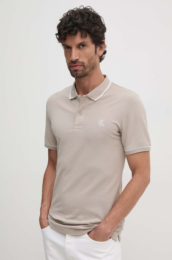 Тениска с яка Calvin Klein Jeans вталена бежов J30J315603