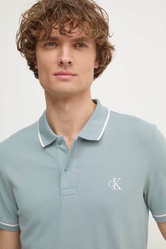 Тениска с яка Calvin Klein Jeans вталена син J30J315603
