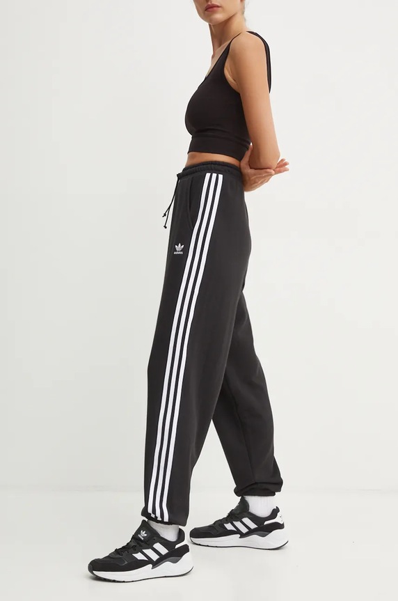 Pamučni donji dio trenirke adidas Originals Planet friendly crna GD2260