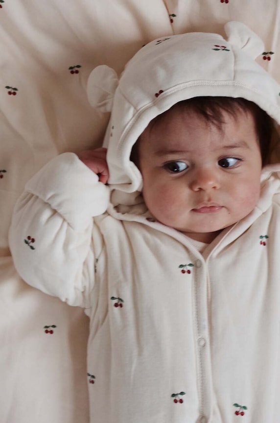Konges Sløjd rampers bawełniany niemowlęcy NEWBORN ONESIE WITH HOOD KS2601